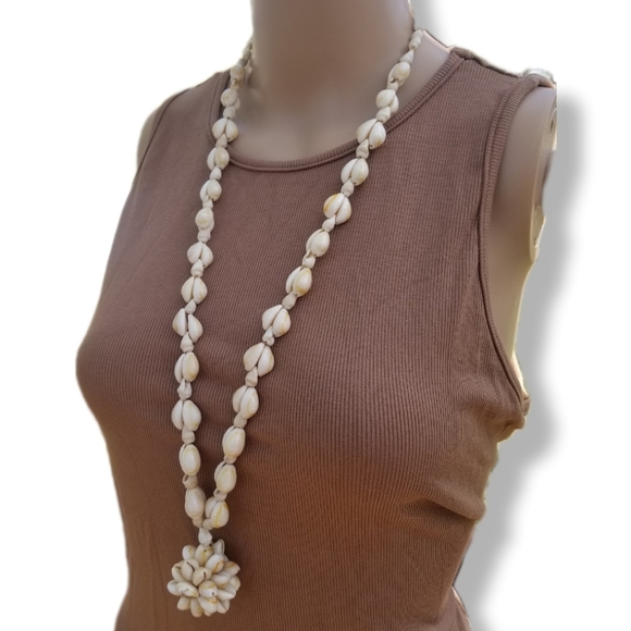VINTAGE BOHO STYLE COWRIE SHELL NECKLACE WITH COWRIE SHELL BALL PENDANT - Picture 2 of 7